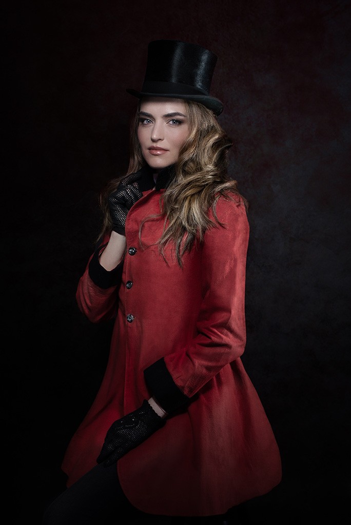 Lady in Red. Model: Daria. Model agency 'Divino Espejo', Barcelona. Photographer: Andrey Bond.